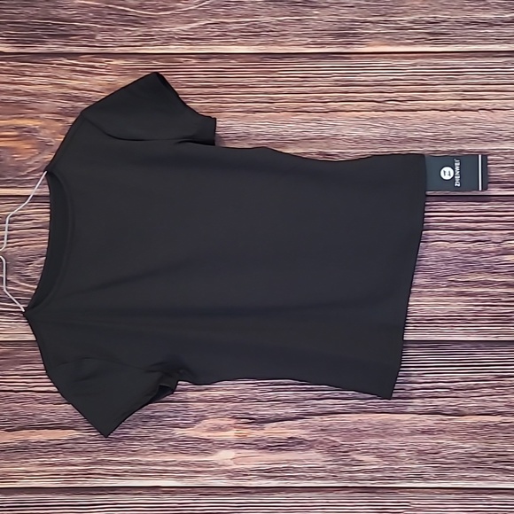 zhenwei Tops - Zhenwei nwt block dri fit top